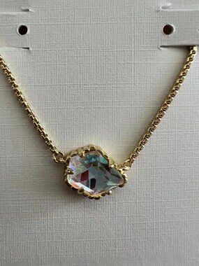 Kendra Scott necklace